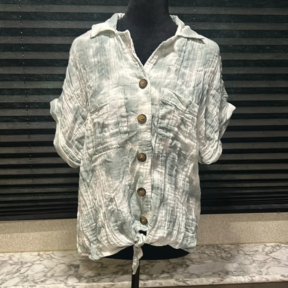 Dip Women’s White & Green Soft Tie Dye Collared SS Button Front Tie Shirt‎ Large